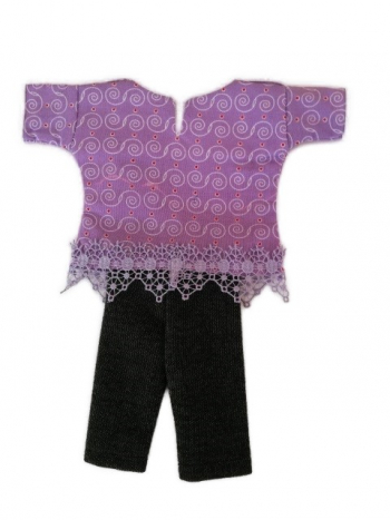 Frauenkleidung modern - Violettes Top mit Jeanshose